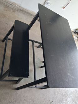 Dinning room table  and stools