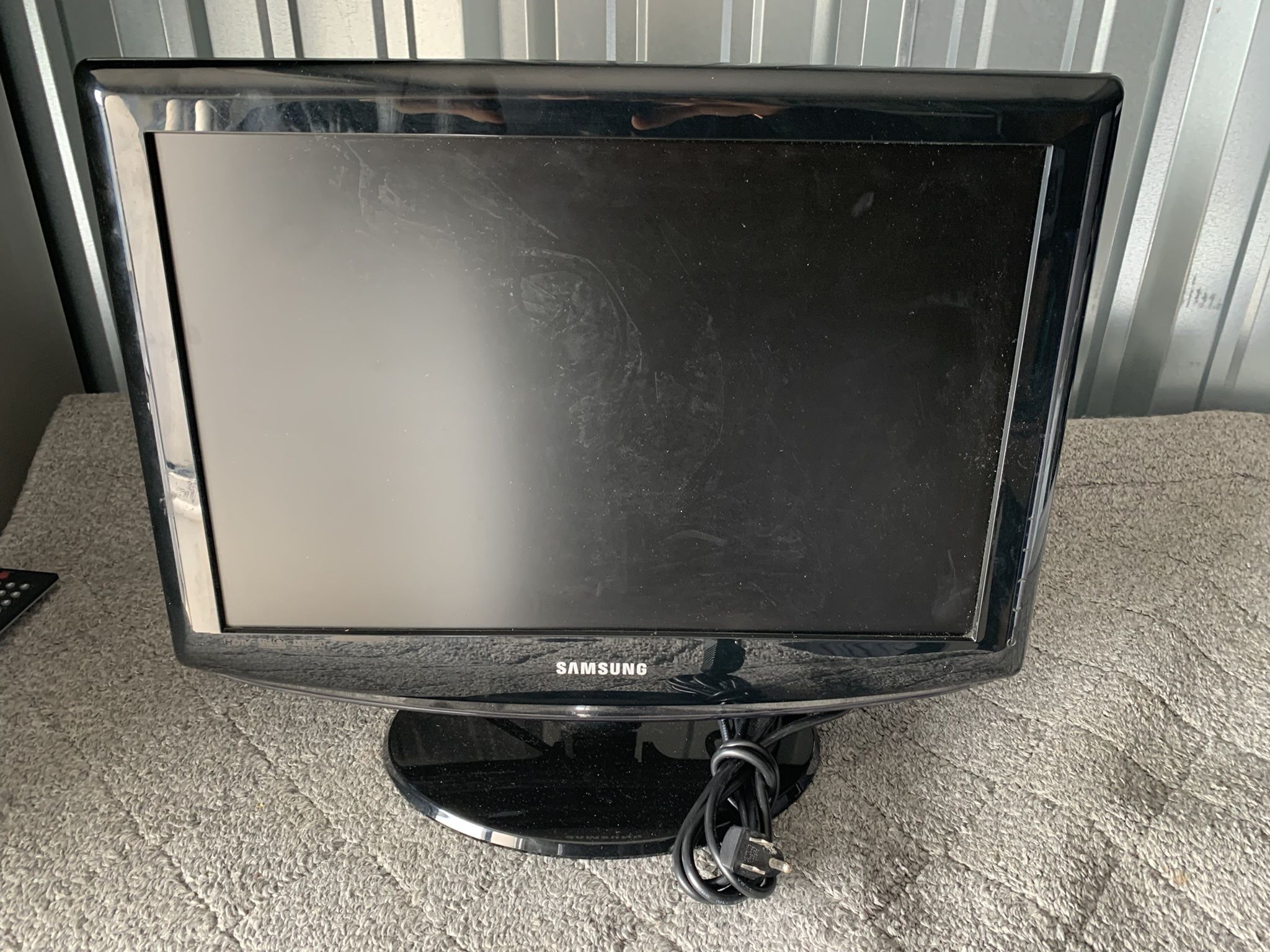 Samsung ln-t1953h w/Remote
