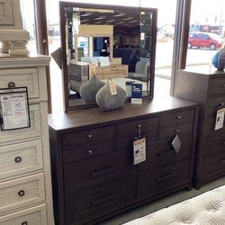 Brueban Dresser And Mirror 