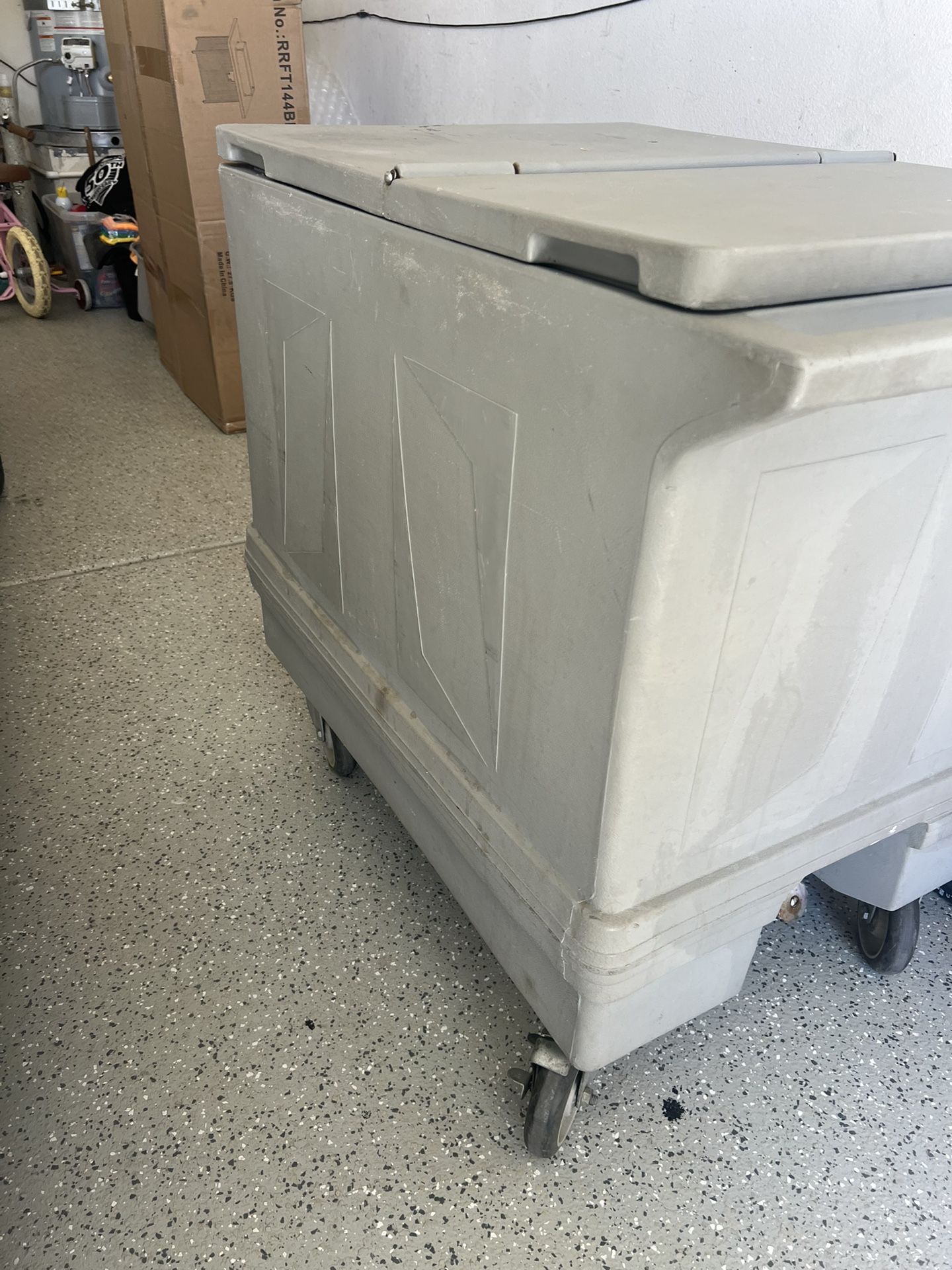 Large Rolling Bin/ Ice Caddy