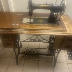 Antique White Rotary Sewing Machine With Table 