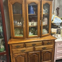 Vintage Ethan Allen Maple Hutch 