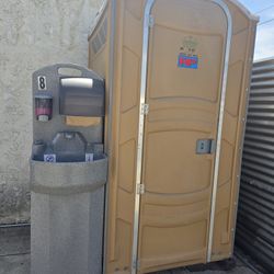 Porta Potties 