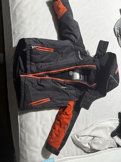 32 Degrees boys winter coat 3T like new