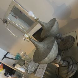 2 table lamps lights