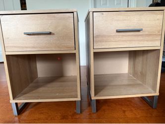 2 nightstands