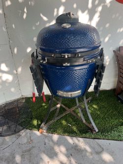 Louisiana Grills 24” Ceramic Kamado Charcoal Grill, Good Condition