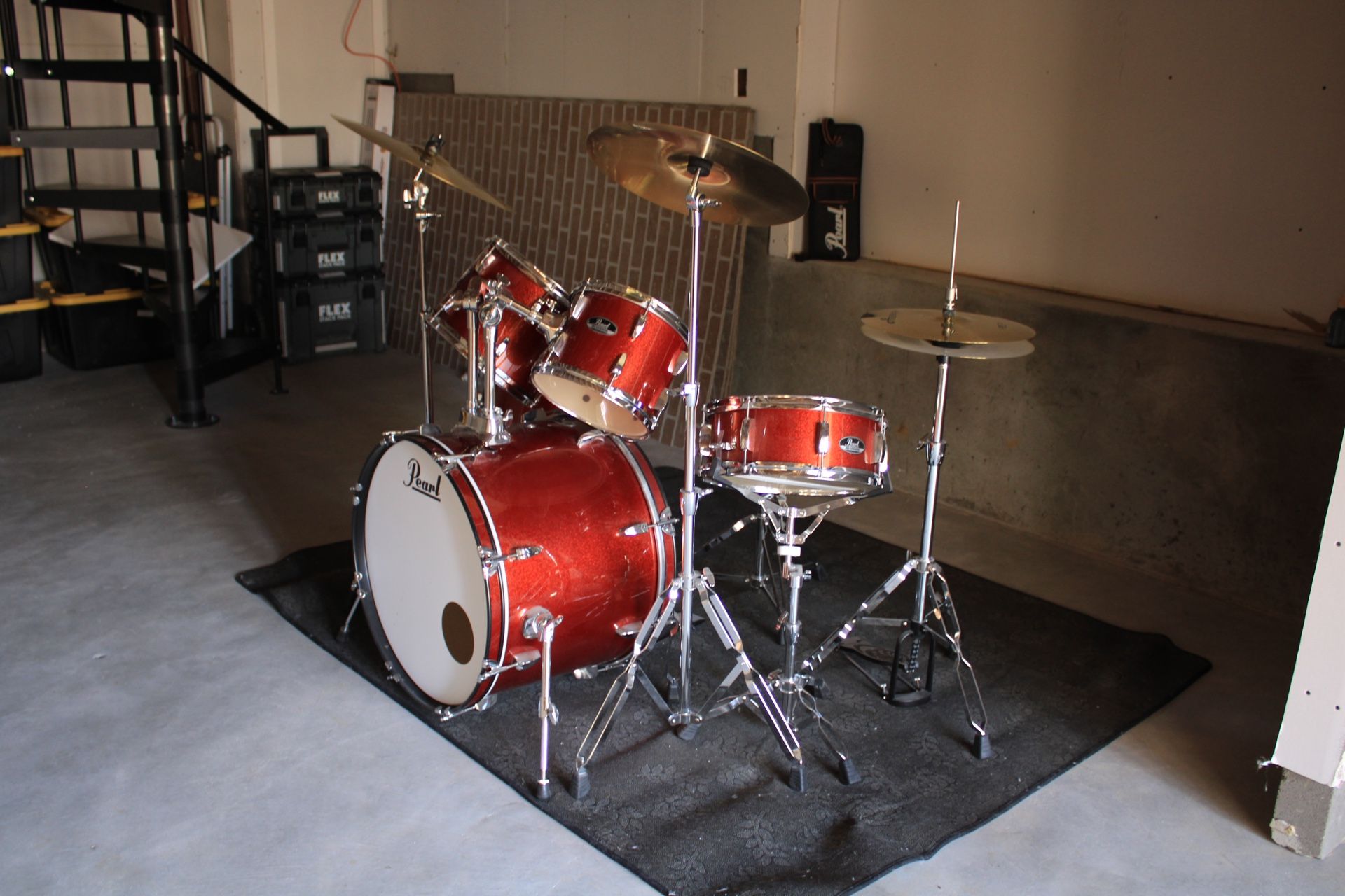 Pearl Drum Set w / Extra Accessories - Barely Used!