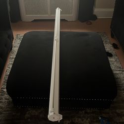 Lop Bast Projector Screen