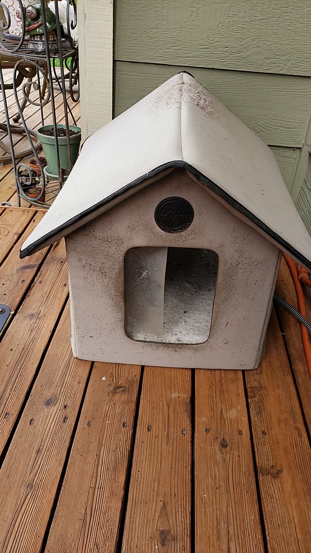 HEATED SMALL PET HOUSE