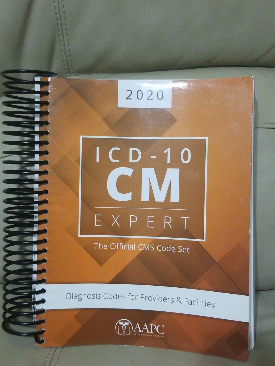 Icd 10 CM Expert 2020 by AAPC. Guidelines included. Very Good condition