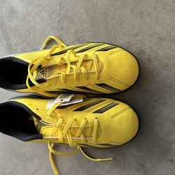 Adidas Soccer Shoes Size 3.5