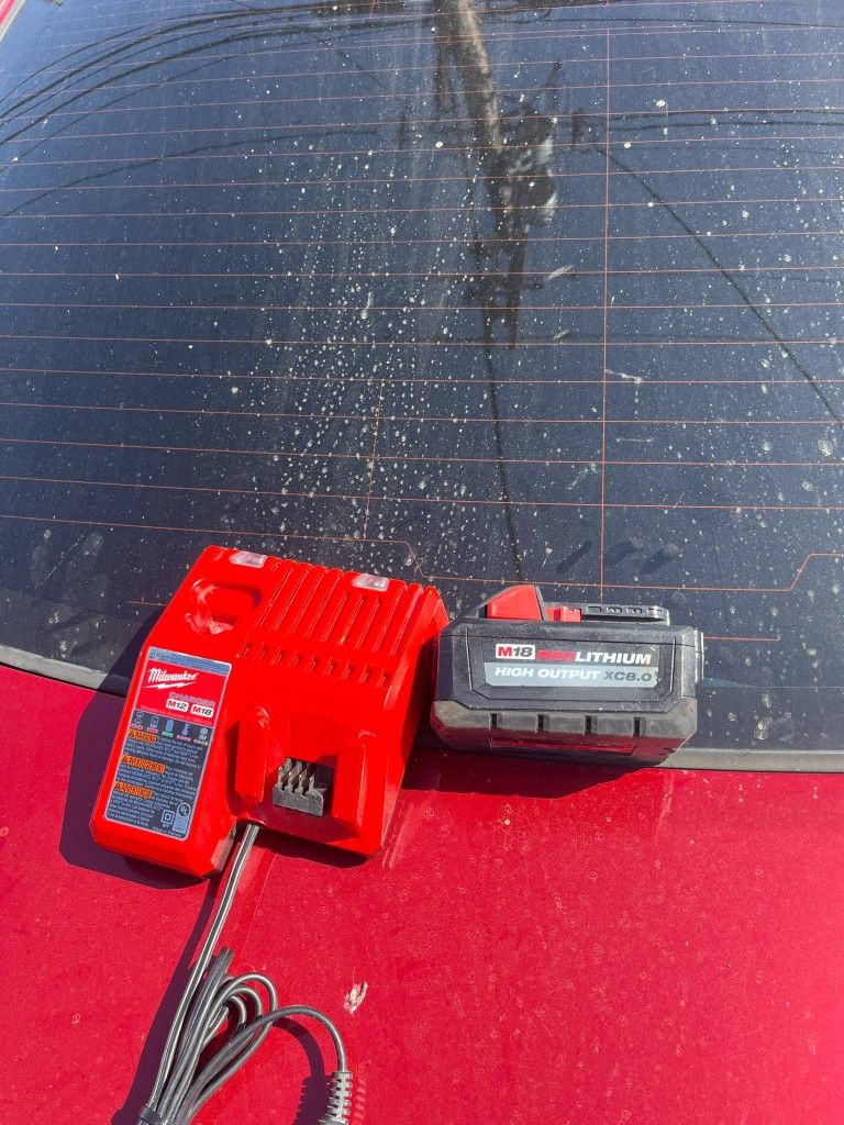Milwaukee M18 Batería 8.0ah Y Cargador $100 Firme Precio No Pierdas Tiempo Asiendo Ofertas