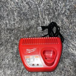 Milwaukee M12 12-Volt Lithium-Ion Battery Charger
