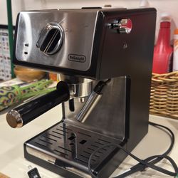 DeLonghi Espresso Machine – $80 - Excellent Condition!
