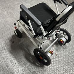 Aotedor 220 - Ultra-Light All-Terrain Chair 