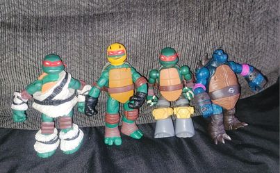 Teenage Mutant Ninja Turtles Action Figure Bundle 