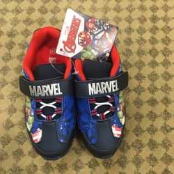 NWT Avengers Light Up shoes size 10 11