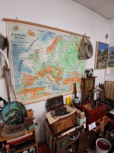 Maps, Antiques, Vintage, Clothing, Furniture, Tables