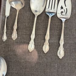 Wm Rogers Extra Plate - Grand Elegance Silver Plate