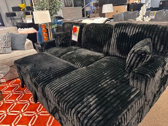 Stunning sleeper sofa! $799 🛋️🖤📦 More colors!