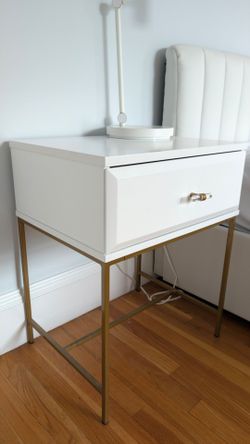 Modern white nightstand. (2 available)