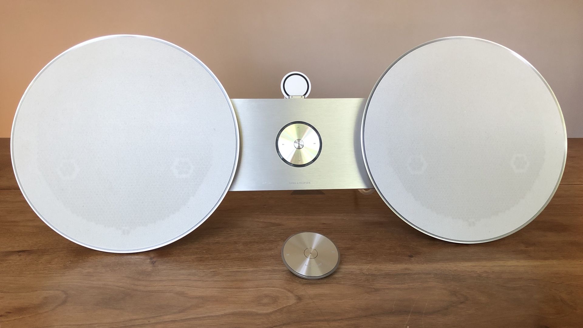 Bang & Olufsen Beosound 8 Speaker