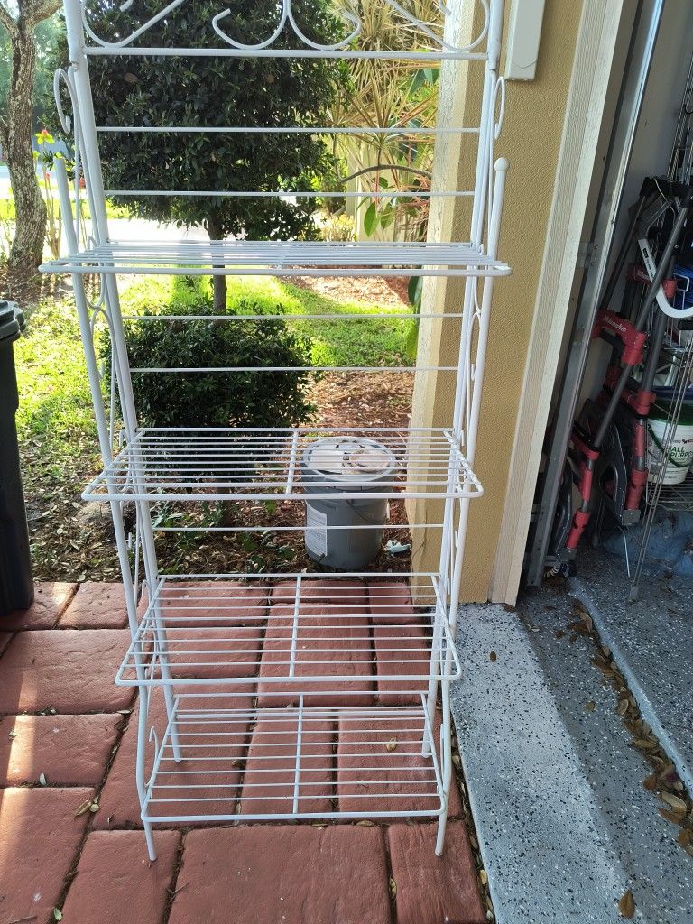 UNIQUE WHITE SHELVING UNIT