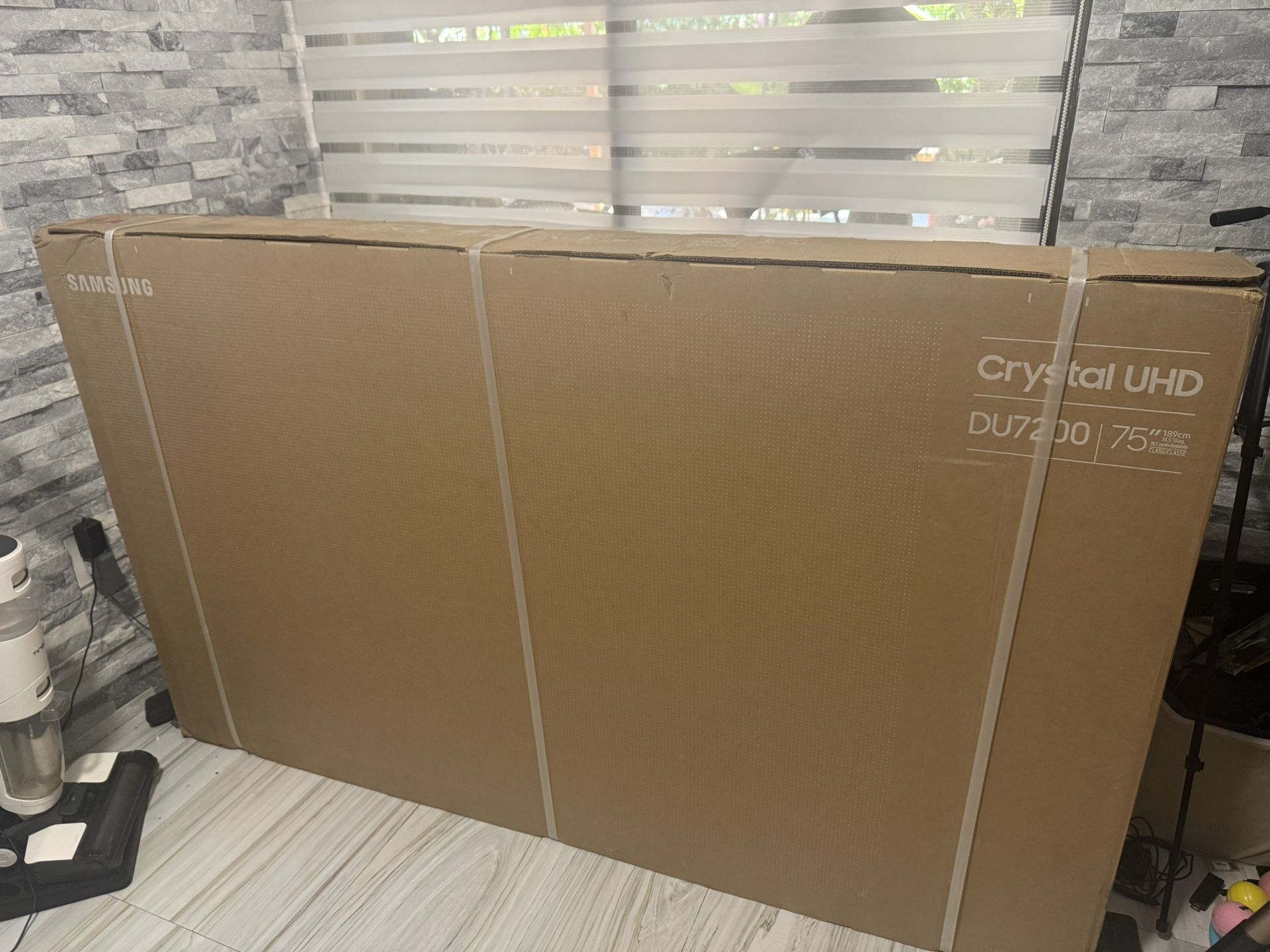 Samsung 75" Class DU7200 Series Crystal UHD 4K Smart Tizen TV