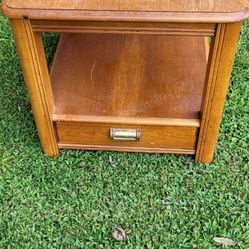 Broyhill End Table With Drawer