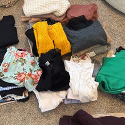 Whole Lotta Woman’s Clothes 👚👖
