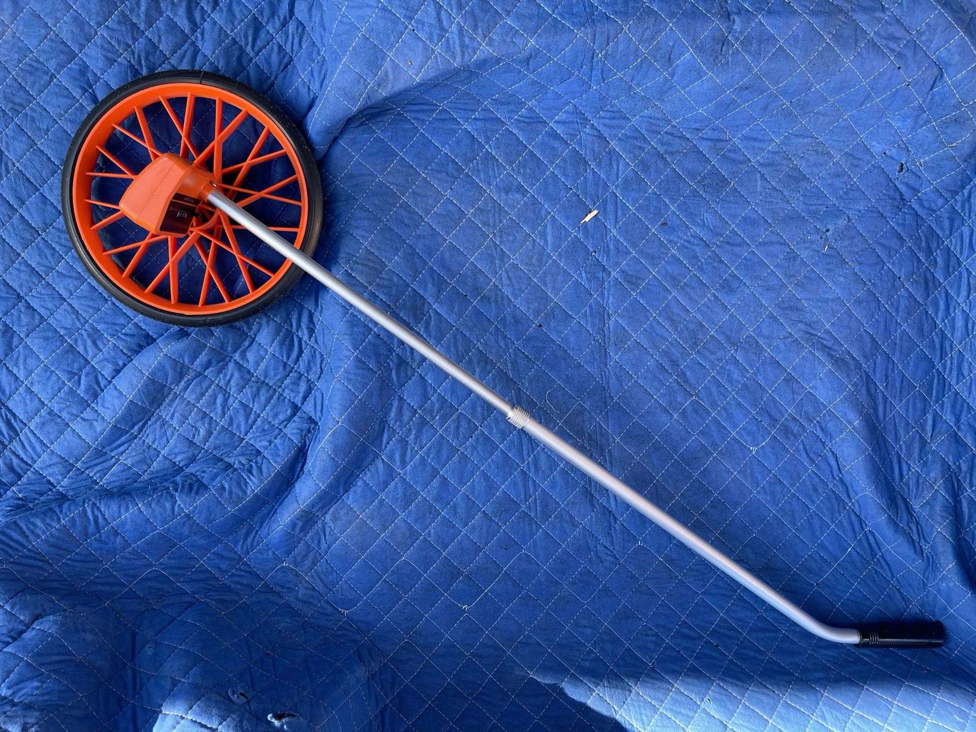surveyor's wheel / distance measuring