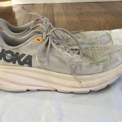 HOKA Women’s Clifton 9 Running Shoes SZ 6.5(Used)