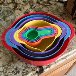 Set Of Cups/bowls For Measure And Washing