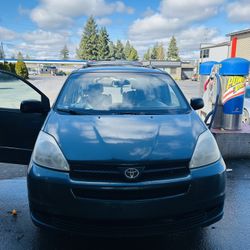 Toyota Siena Minivan 