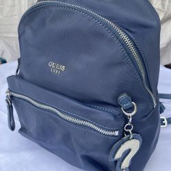 Backpack and  assorted women’s hand bags, clutch new and used. Mochila clutch y varios bolsos el cenjunto completo cuesta $35 nuevos y usado