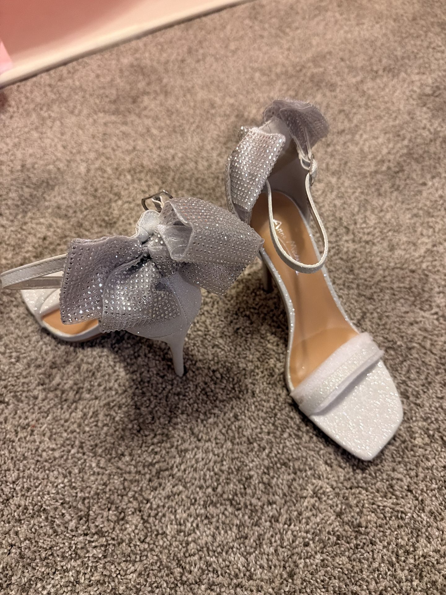Bow Silver Heels