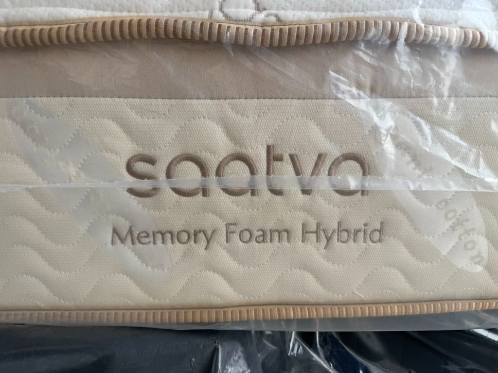 SAATVA Memory Foam Hybrid California King Mattress -Like New