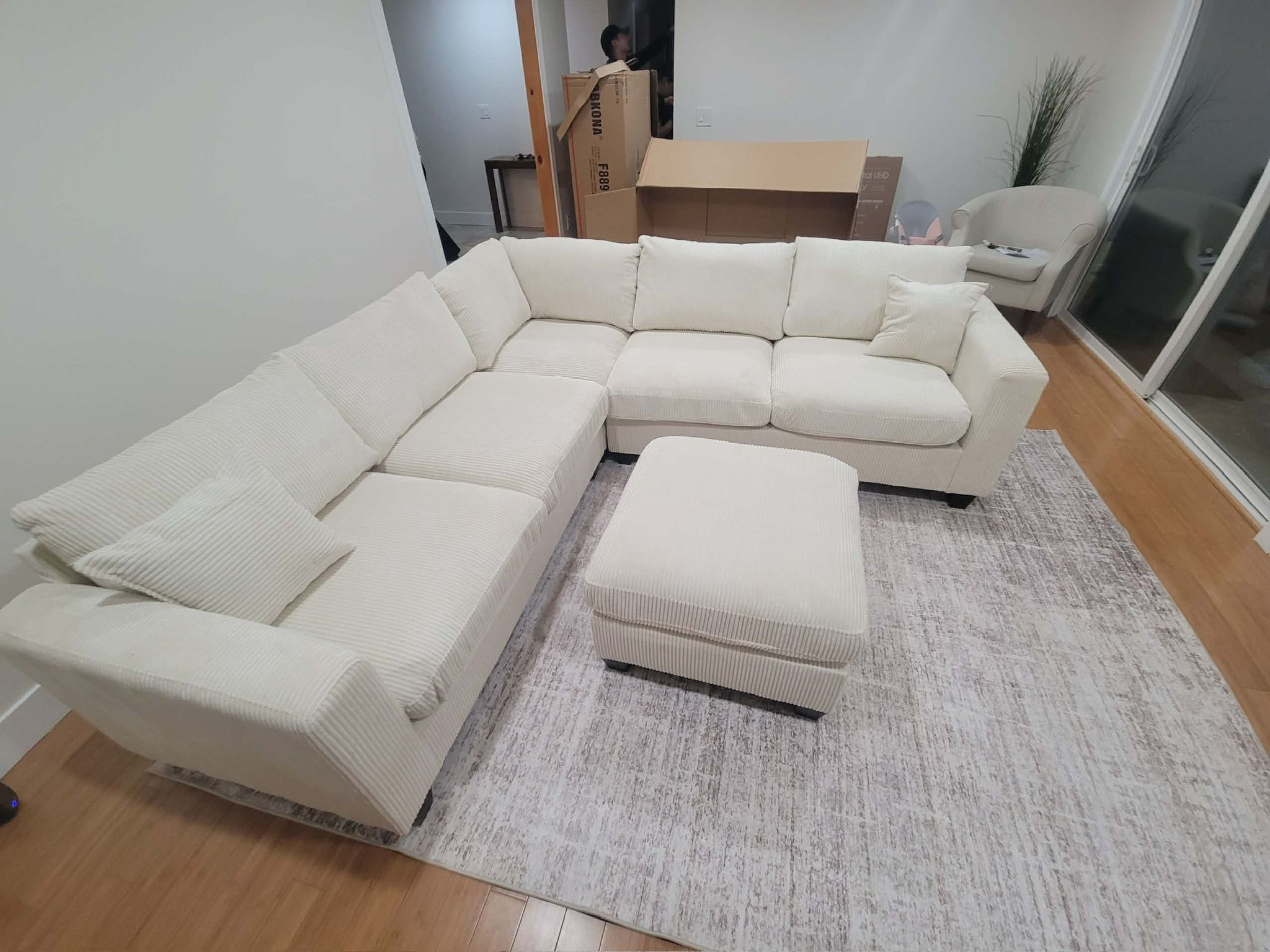 New Beige Sectional Couch with Ottoman! Free Delivery 🚚!