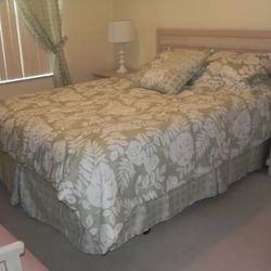 Queen Size Bedroom Set