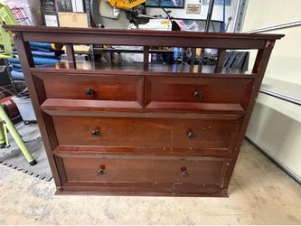 Dresser