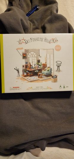 BRAND NEW -  SEALED.  ROBOTIME Miniature Dollhouse Kit Decorations with Lights