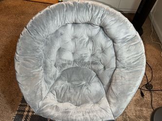 Plushy comfy foldable chair
