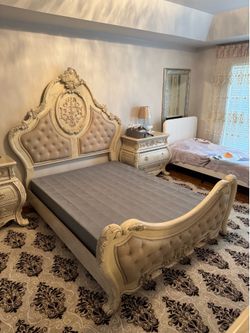 Queen bed set