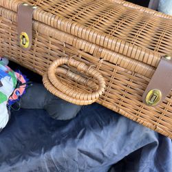 Picnic Basket (Wicker) Deluxe 