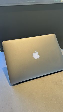 Apple MacBook Air 13” I5/8GB/256GB SSD $180
