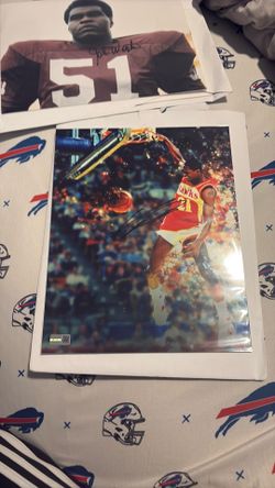 Signed Dominique Wilkins picture