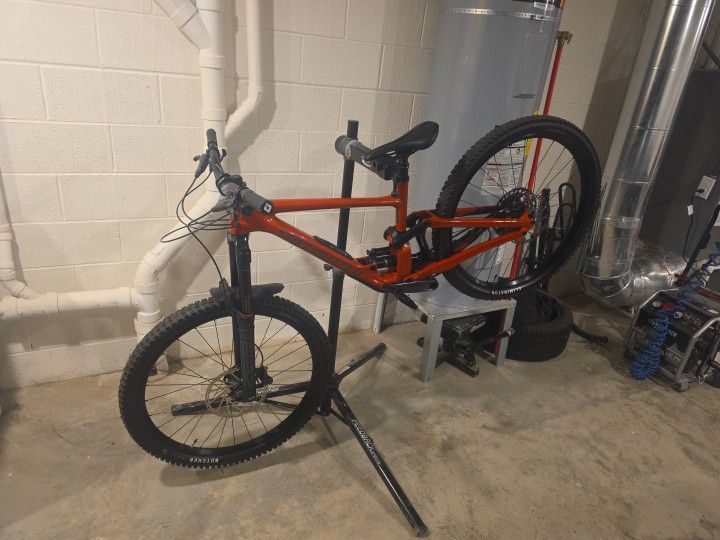 2023 Specialized Enduro Comp Carbon 29" Bike