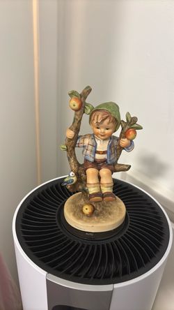 Hummel Figurine 'Apple Tree Boy' #142