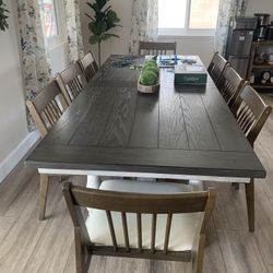 Dining Table & 8 Chairs (table extends) 